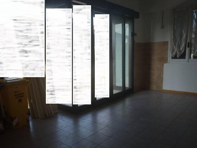 Locale Commerciale in affitto a Unione di Comuni della Romagna Forlivese, Quattro