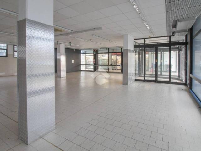 Locale Commerciale in affitto a Unione dei comuni del Distretto Ceramico, Formigine