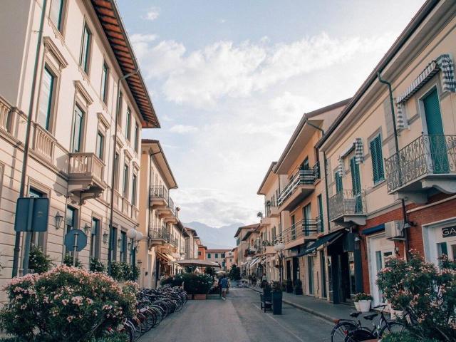 Locale Commerciale in affitto a Roma Imperiale, Forte Dei Marmi