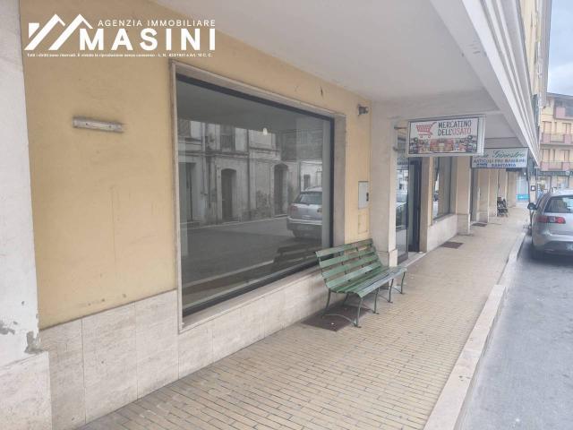 Locale Commerciale in affitto a Fossacesia, Abruzzo