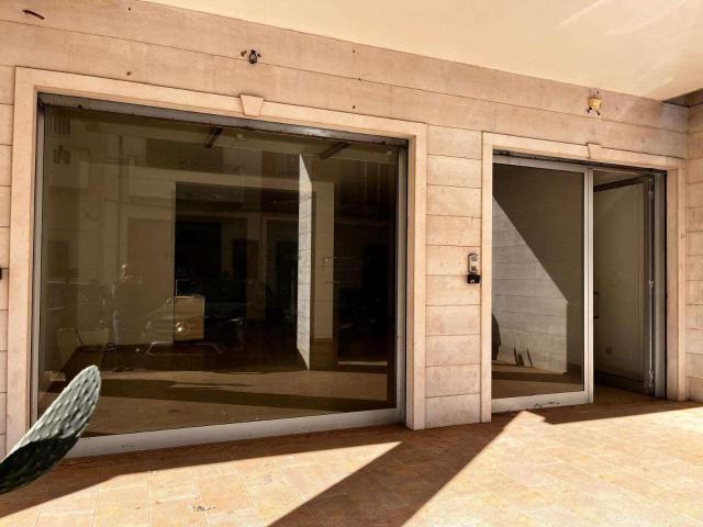 Locale Commerciale in affitto a Puglia, Brindisi