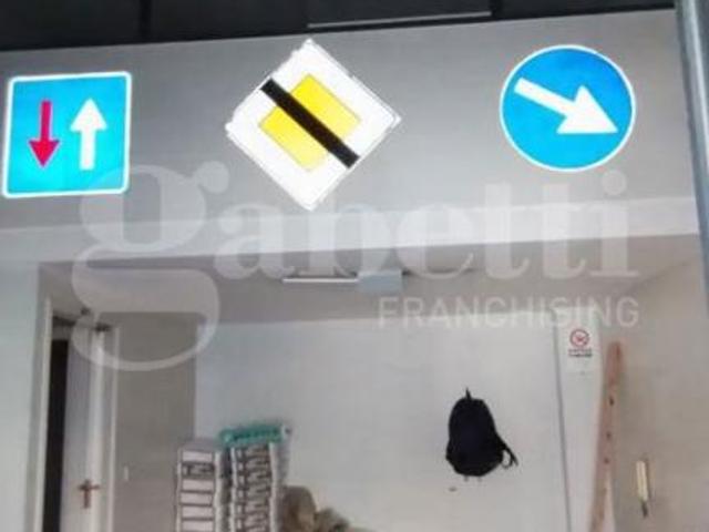 Locale Commerciale in affitto a Frattaminore, Campania