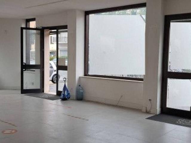 Locale Commerciale in affitto a Frosinone, Lazio