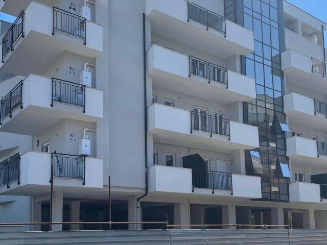 Locale Commerciale in affitto a De Matthaeis, Frosinone