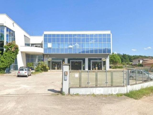 Locale Commerciale in affitto a Frosinone, Lazio