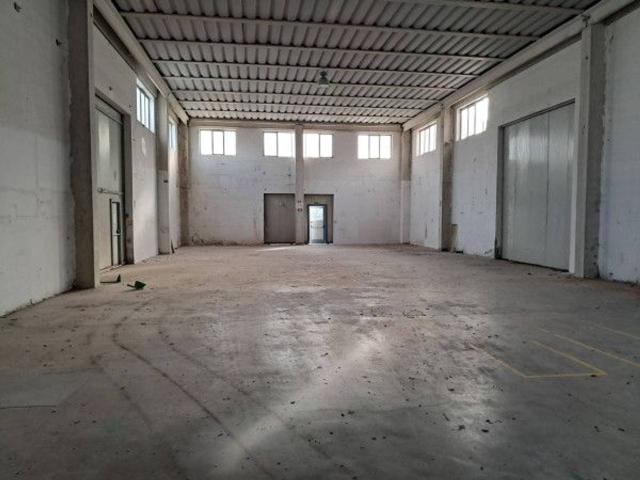 Locale Commerciale in affitto a Frosinone, Lazio