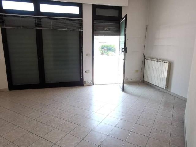 Locale Commerciale in affitto a Unione dei Comuni Circondario dell'Empolese Valdelsa, Fucecchio