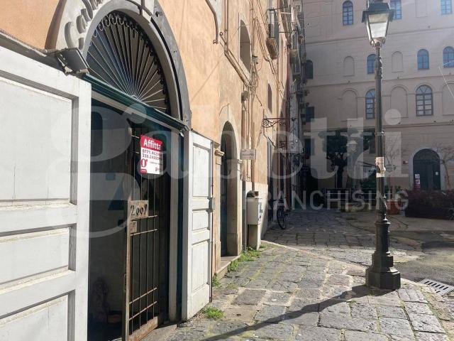 Locale Commerciale in affitto a Gaeta Medievale, Gaeta