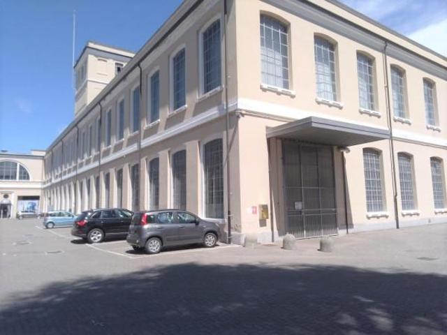 Locale Commerciale in affitto a Gallarate, Lombardia