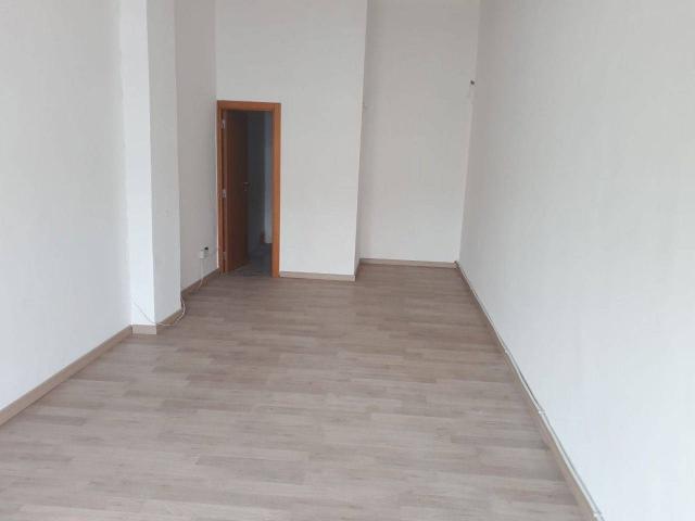 Locale Commerciale in affitto a Puglia, Lecce