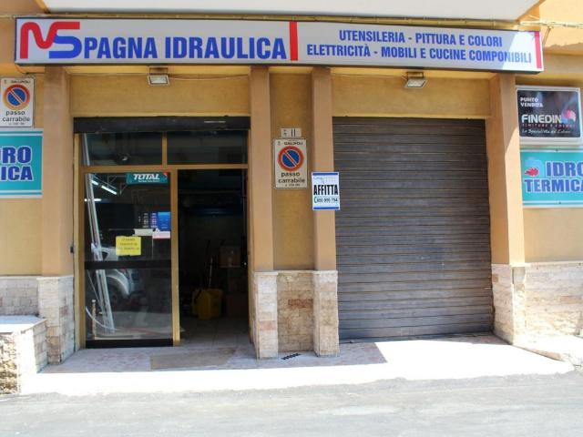 Locale Commerciale in affitto a Puglia, Lecce