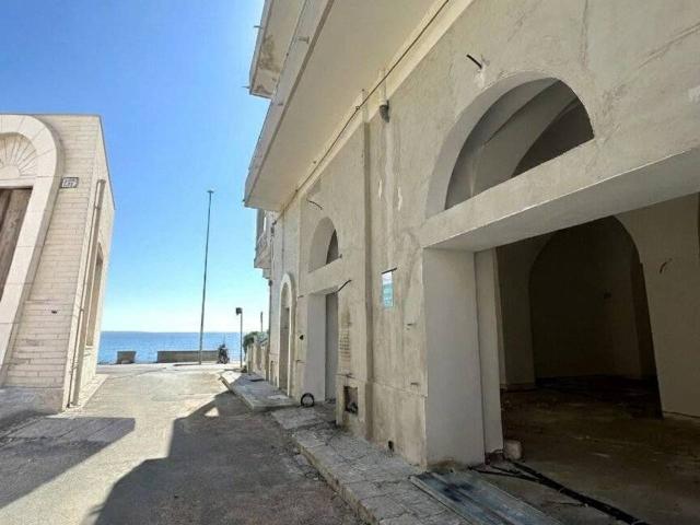 Locale Commerciale in affitto a Puglia, Lecce