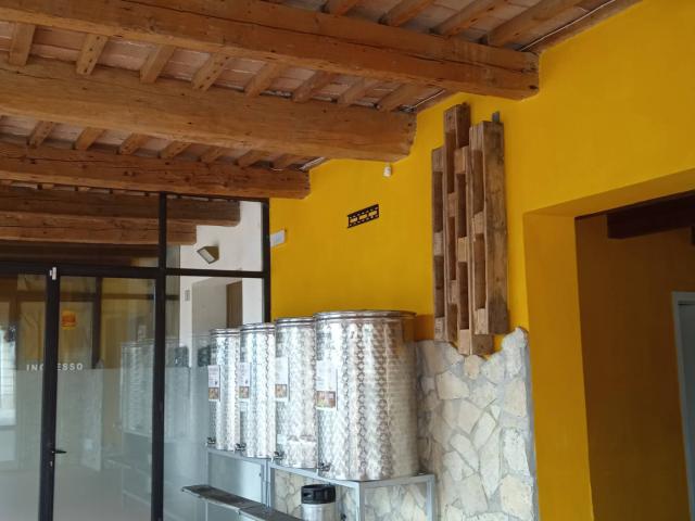 Locale Commerciale in affitto a Budrio, Longiano
