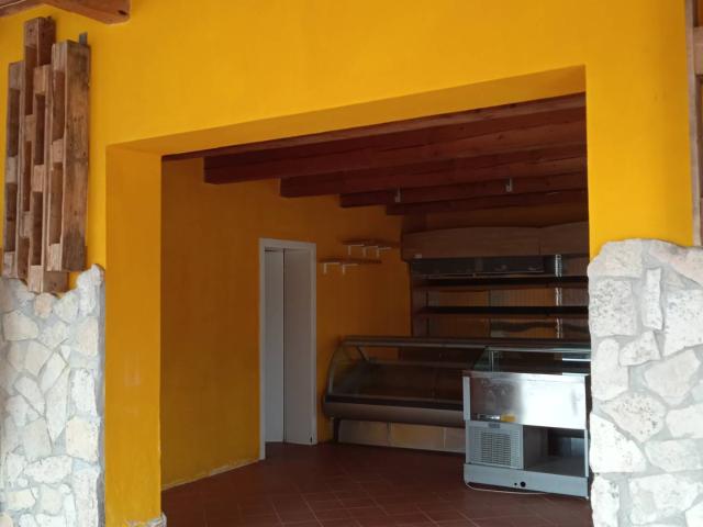 Locale Commerciale in affitto a Budrio, Longiano