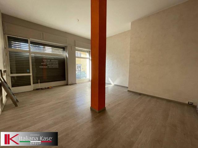 Locale Commerciale in affitto a Castiglione Torinese, Piemonte