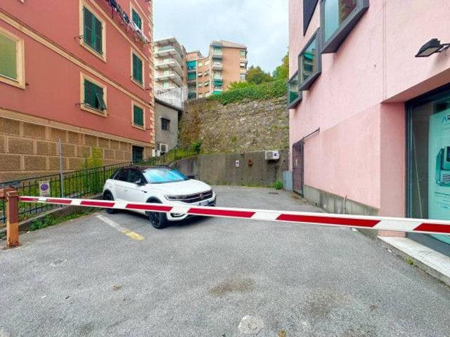 Locale Commerciale in affitto a Val Polcevera, Serra Riccò