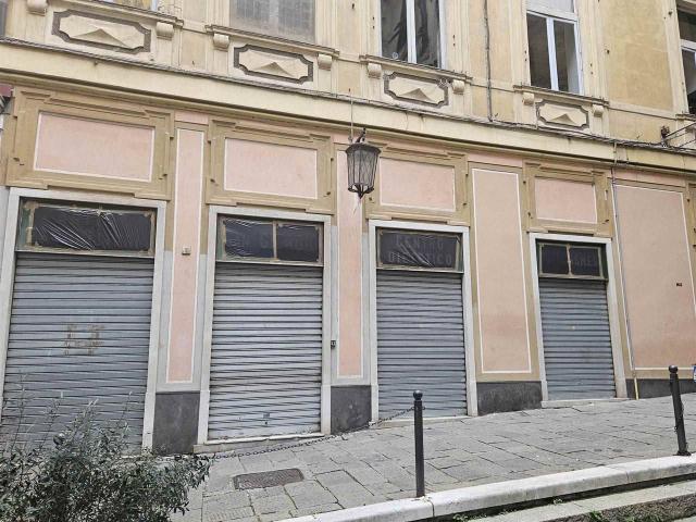 Locale Commerciale in affitto a Centro Est, Serra Riccò