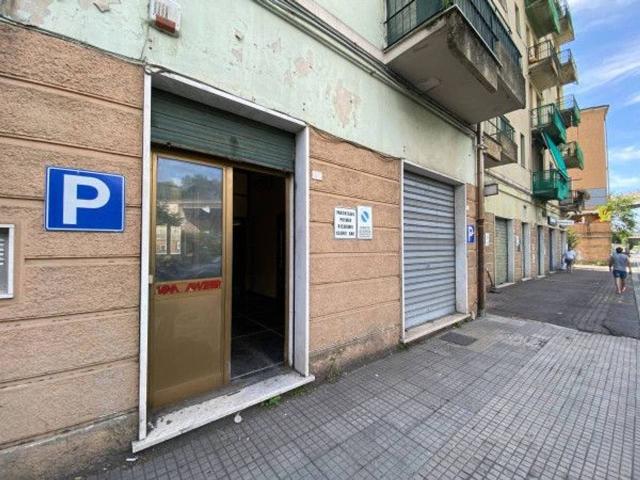 Locale Commerciale in affitto a Val Polcevera, Serra Riccò
