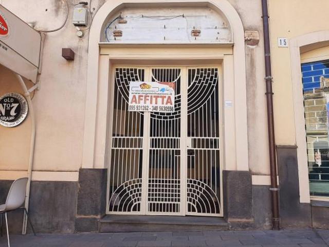 Locale Commerciale in affitto a Giarre, Sicilia