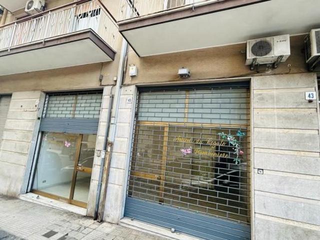 Locale Commerciale in affitto a Giarre, Sicilia