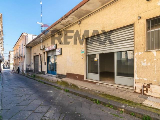 Locale Commerciale in affitto a Giarre, Sicilia
