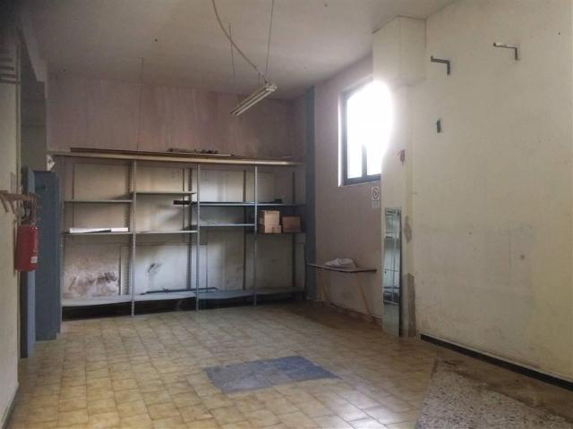 Locale Commerciale in affitto a Giffoni Valle Piana, Campania