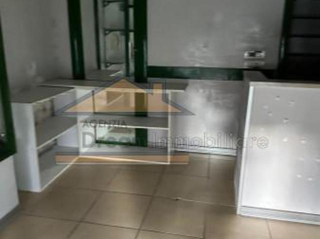 Locale Commerciale in affitto a Giugliano In Campania, Campania