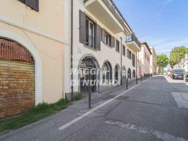 Locale Commerciale in affitto a Grottaferrata, Roma Capitale
