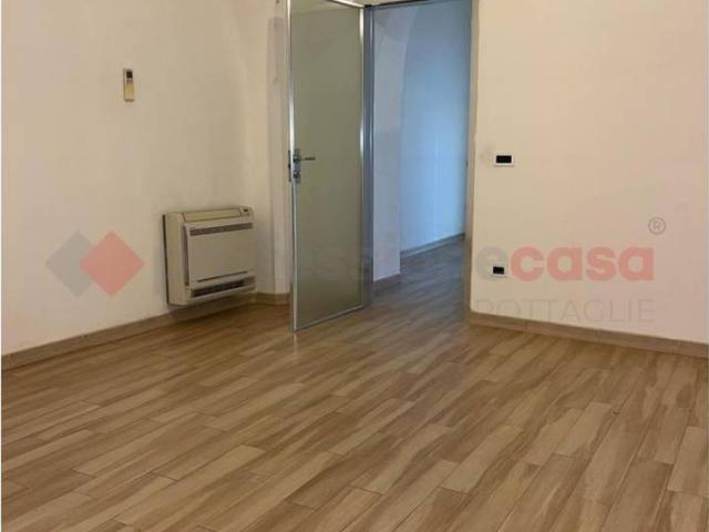 Locale Commerciale in affitto a Puglia, Taranto