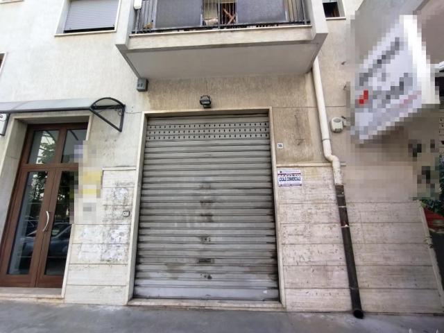 Locale Commerciale in affitto a Puglia, Taranto