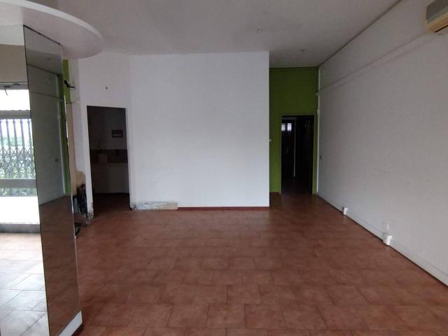 Locale Commerciale in affitto a Bassa Reggiana, Re