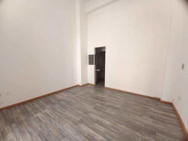 Locale Commerciale in affitto a Bassa Reggiana, Re