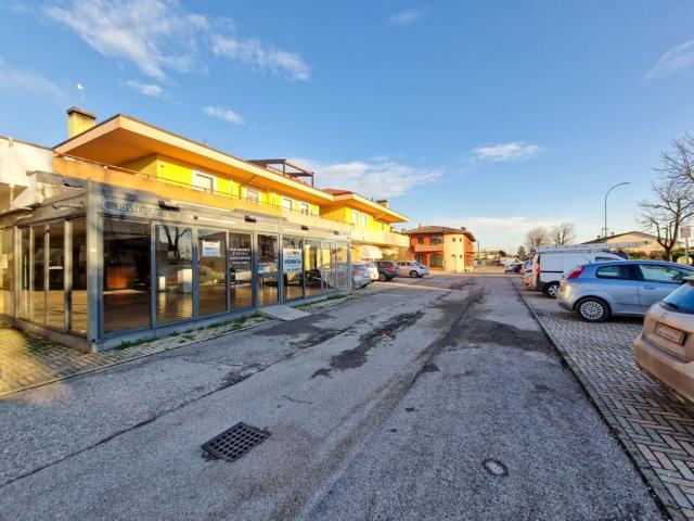 Locale Commerciale in affitto a Guidizzolo, Lombardia