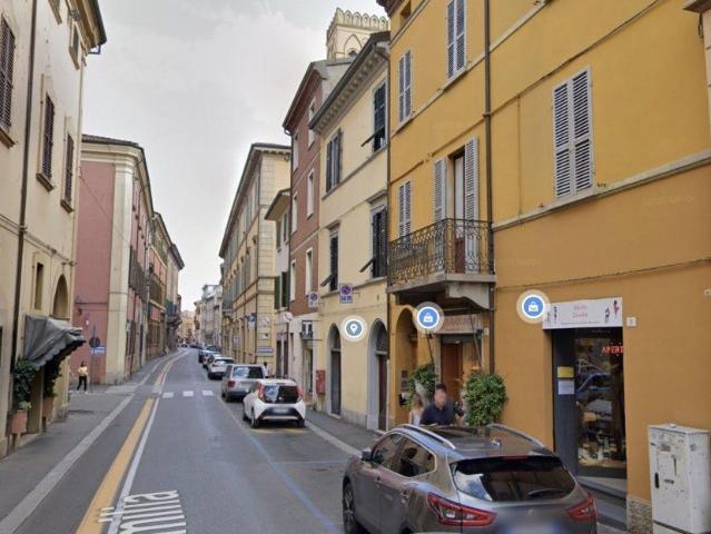 Locale Commerciale in affitto a Nuovo Circondario Imolese, Imola