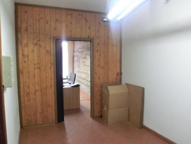 Locale Commerciale in affitto a Nuovo Circondario Imolese, Imola