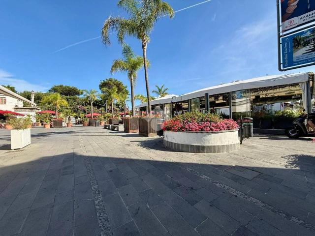 Locale Commerciale in affitto a Ischia, Campania