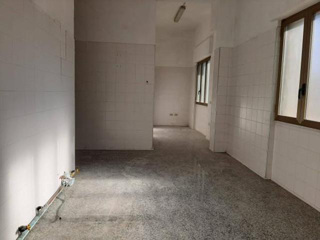 Locale Commerciale in affitto a San Lazzaro, Isernia