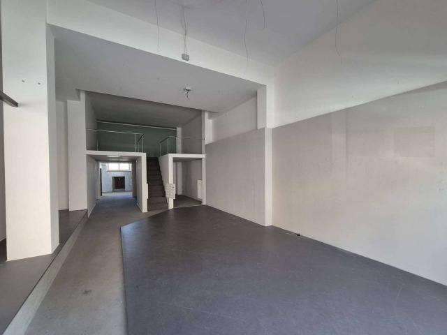 Locale Commerciale in affitto a Marche, Ancona