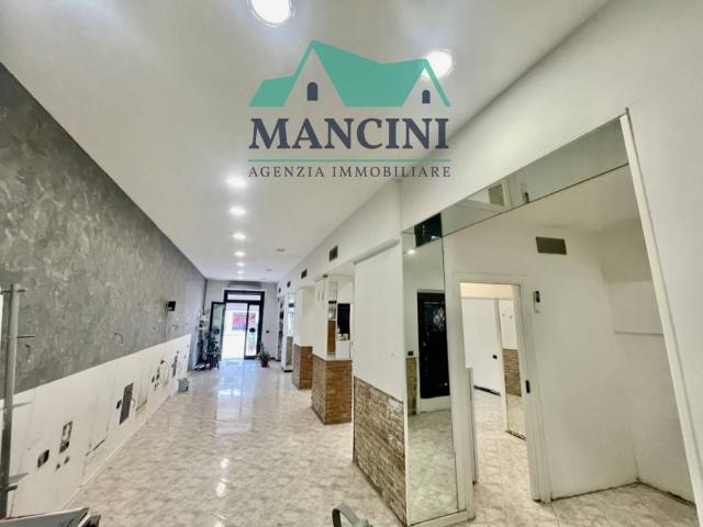 Locale Commerciale in affitto a Marche, Ancona
