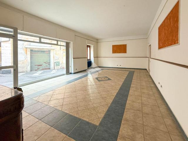Locale Commerciale in affitto a Unione dei comuni della Valletta, Rovagnate