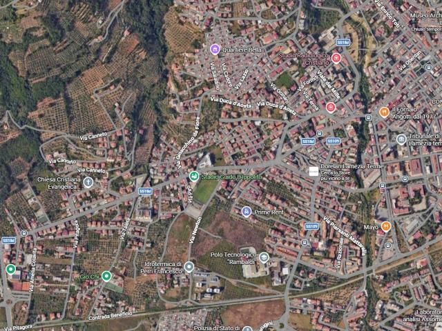 Locale Commerciale in affitto a Calabria, Catanzaro