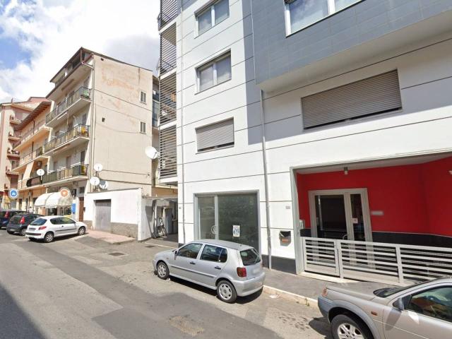 Locale Commerciale in affitto a Calabria, Catanzaro