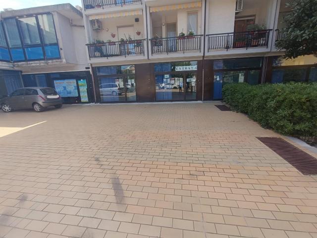Locale Commerciale in affitto a Santo Spirito, Lanciano