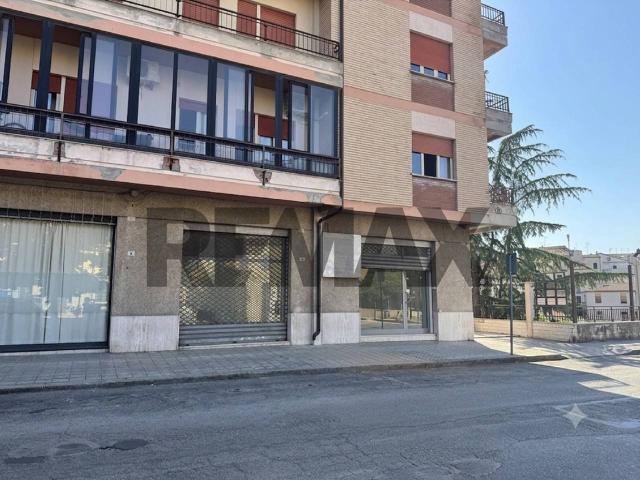 Locale Commerciale in affitto a Quartiere Trento e Trieste, Lanciano