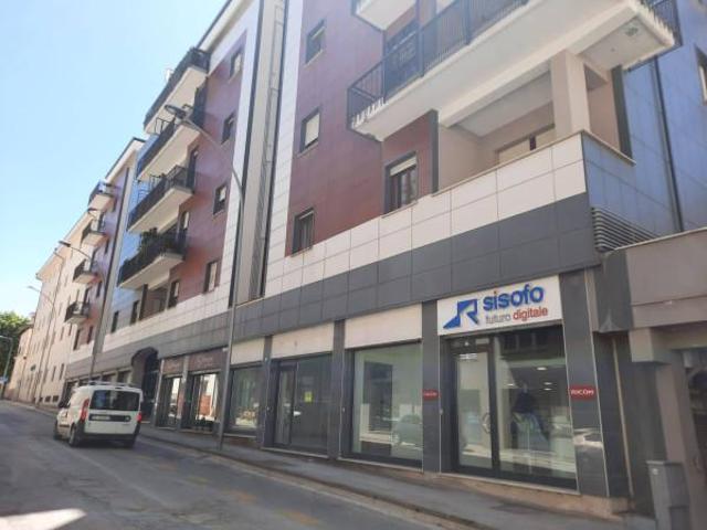 Locale Commerciale in affitto a Borgo Rivera, Tornimparte