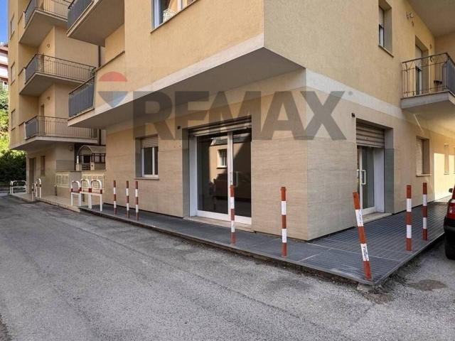 Locale Commerciale in affitto a Torretta, Tornimparte