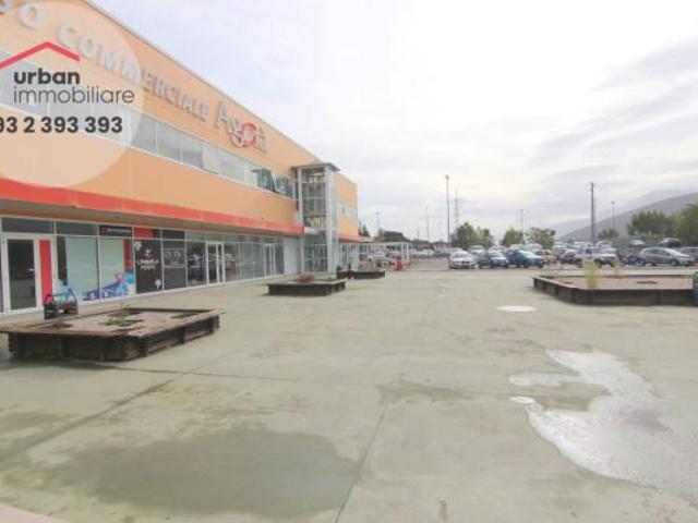 Locale Commerciale in affitto a Cansatessa, Tornimparte