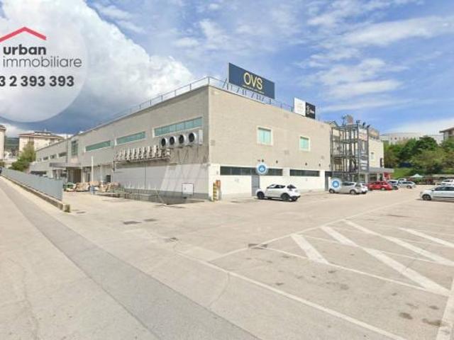 Locale Commerciale in affitto a Tornimparte, Abruzzo