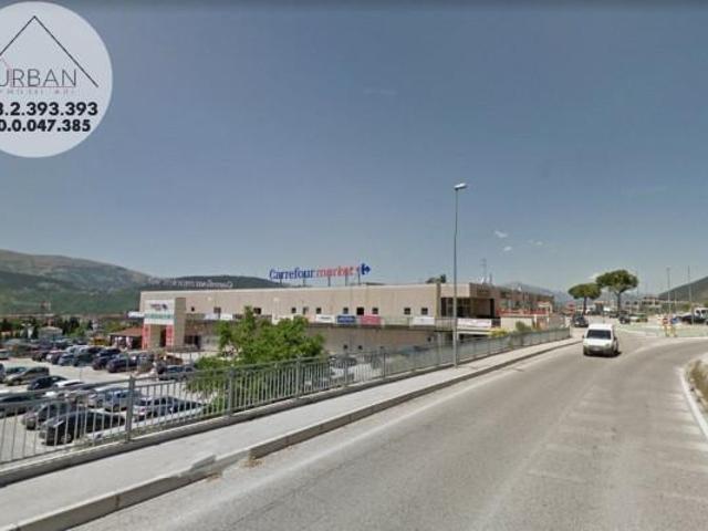 Locale Commerciale in affitto a Torretta, Tornimparte