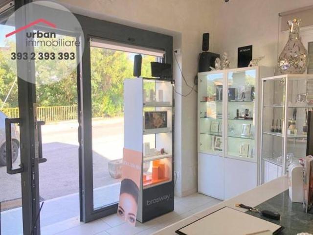 Locale Commerciale in affitto a Tempera, Tornimparte